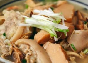 Hướng dẫn làm món giò heo hầm măng khô